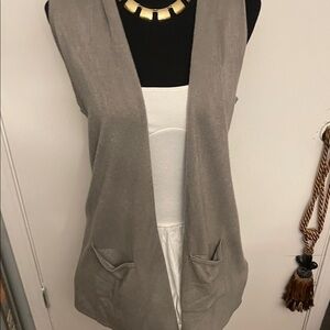 Gray Women's Sleeveless Cardigan